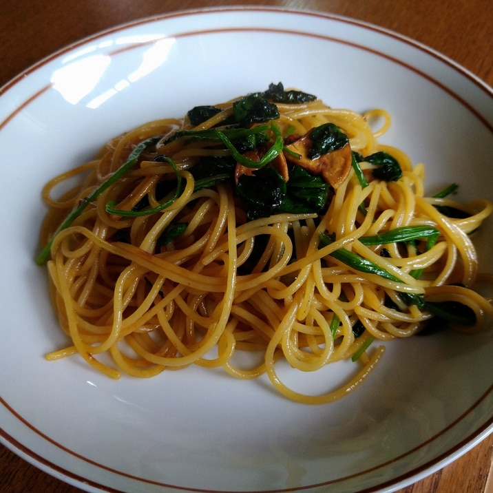 バター醤油でほうれん草のパスタ